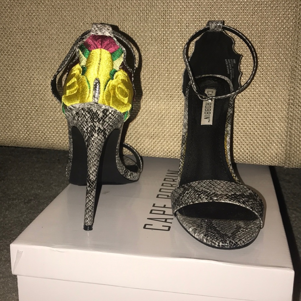 Have been worn but has no visible signs of wear